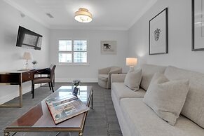 The Pillars Hotel & Club