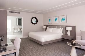 The Pillars Hotel & Club