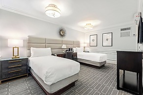 The Pillars Hotel & Club