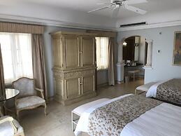 Grand Isla Navidad Golf & Spa Resort with Marina