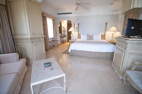 Grand Isla Navidad Golf & Spa Resort with Marina