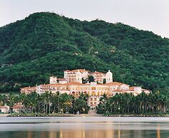 Grand Isla Navidad Golf & Spa Resort with Marina