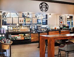 Hilton Alexandria Old Town