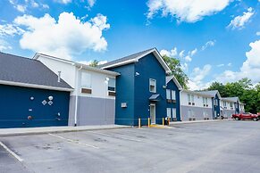 Clarion Pointe-Dillard near Blue Ridge Mountains