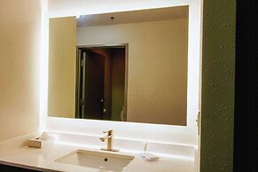 Clarion Pointe-Dillard near Blue Ridge Mountains