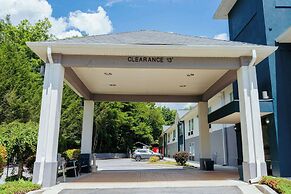 Clarion Pointe-Dillard near Blue Ridge Mountains