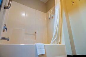 Clarion Pointe-Dillard near Blue Ridge Mountains