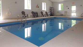 Clarion Pointe-Dillard near Blue Ridge Mountains