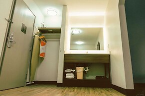 Clarion Pointe-Dillard near Blue Ridge Mountains