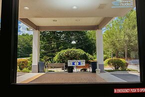 Clarion Pointe-Dillard near Blue Ridge Mountains