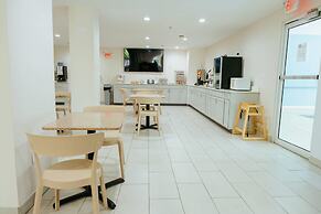 Clarion Pointe-Dillard near Blue Ridge Mountains