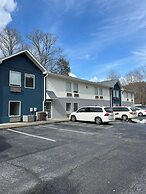 Clarion Pointe-Dillard near Blue Ridge Mountains