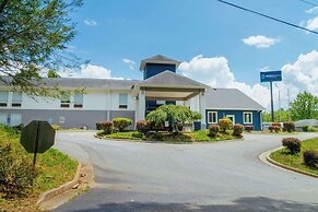 Clarion Pointe-Dillard near Blue Ridge Mountains