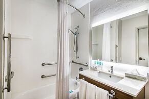 Holiday Inn Express Hotel & Suites Columbus by IHG