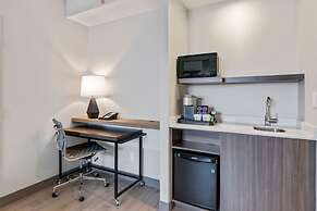 Holiday Inn Hotel & Suites Ottawa Kanata by IHG
