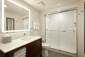 Holiday Inn Hotel & Suites Ottawa Kanata by IHG