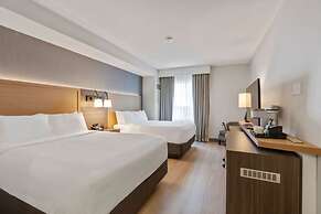 Holiday Inn Hotel & Suites Ottawa Kanata by IHG