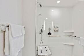 Holiday Inn Hotel & Suites Ottawa Kanata by IHG