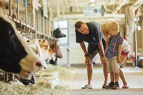 Holiday Inn Hotel & Suites Ottawa Kanata by IHG