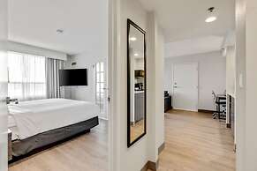 Holiday Inn Hotel & Suites Ottawa Kanata by IHG