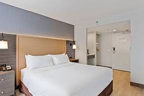 Holiday Inn Hotel & Suites Ottawa Kanata by IHG