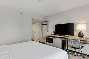 Holiday Inn Hotel & Suites Ottawa Kanata by IHG