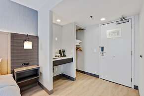 Holiday Inn Hotel & Suites Ottawa Kanata by IHG