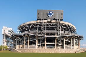 Holiday Inn Express State College at Williamsburg Square by IHG