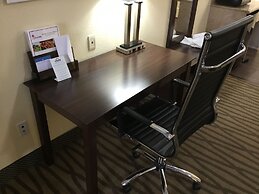 Days Inn & Suites by Wyndham Pasadena