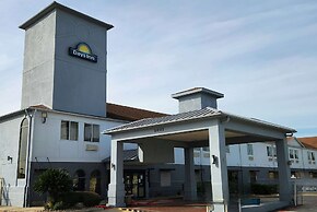 Days Inn & Suites by Wyndham Pasadena