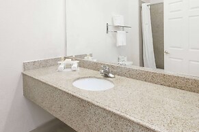 Days Inn & Suites by Wyndham Pasadena