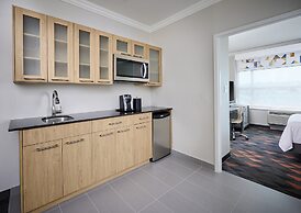 Holiday Inn Hotel & Suites Oakville @ Bronte by IHG