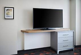 Holiday Inn Hotel & Suites Oakville @ Bronte by IHG