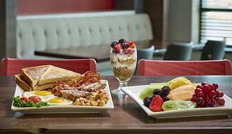 Holiday Inn Hotel & Suites Oakville @ Bronte by IHG