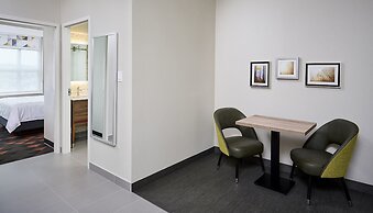 Holiday Inn Hotel & Suites Oakville @ Bronte by IHG