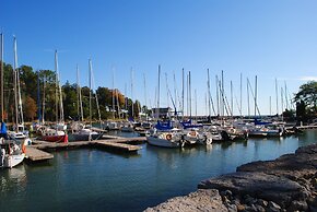 Holiday Inn Hotel & Suites Oakville @ Bronte by IHG