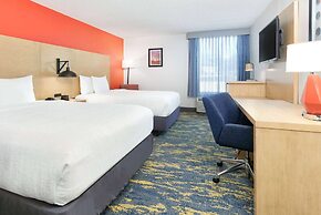 La Quinta Inn & Suites by Wyndham Dallas - Las Colinas