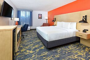 La Quinta Inn & Suites by Wyndham Dallas - Las Colinas