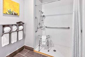 La Quinta Inn & Suites by Wyndham Dallas - Las Colinas