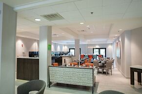 Holiday Inn Hotel & Suites Raleigh / Cary by IHG