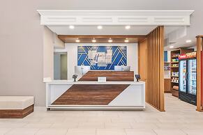 Holiday Inn Express & Suites Bloomington - Normal by IHG