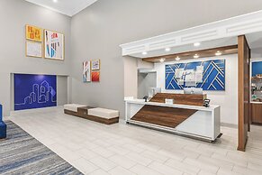 Holiday Inn Express & Suites Bloomington - Normal by IHG