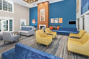 Holiday Inn Express & Suites Bloomington - Normal by IHG