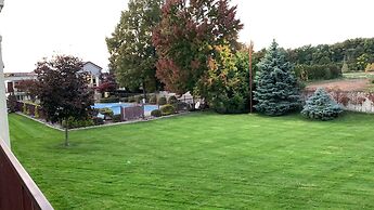 Days Inn by Wyndham Austintown