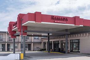 Ramada by Wyndham Thunder Bay Airlane Hotel