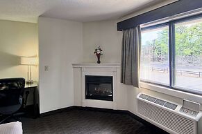 Blossom Hotel & Suites Traverse City