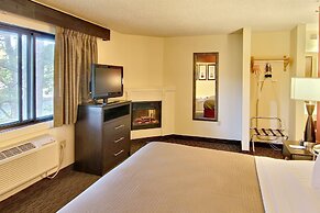 Blossom Hotel & Suites Traverse City