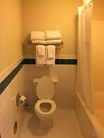 Blossom Hotel & Suites Traverse City