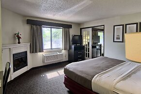 Blossom Hotel & Suites Traverse City