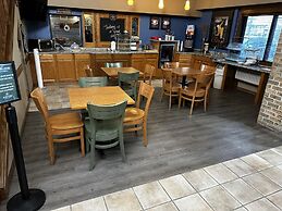 Blossom Hotel & Suites Traverse City